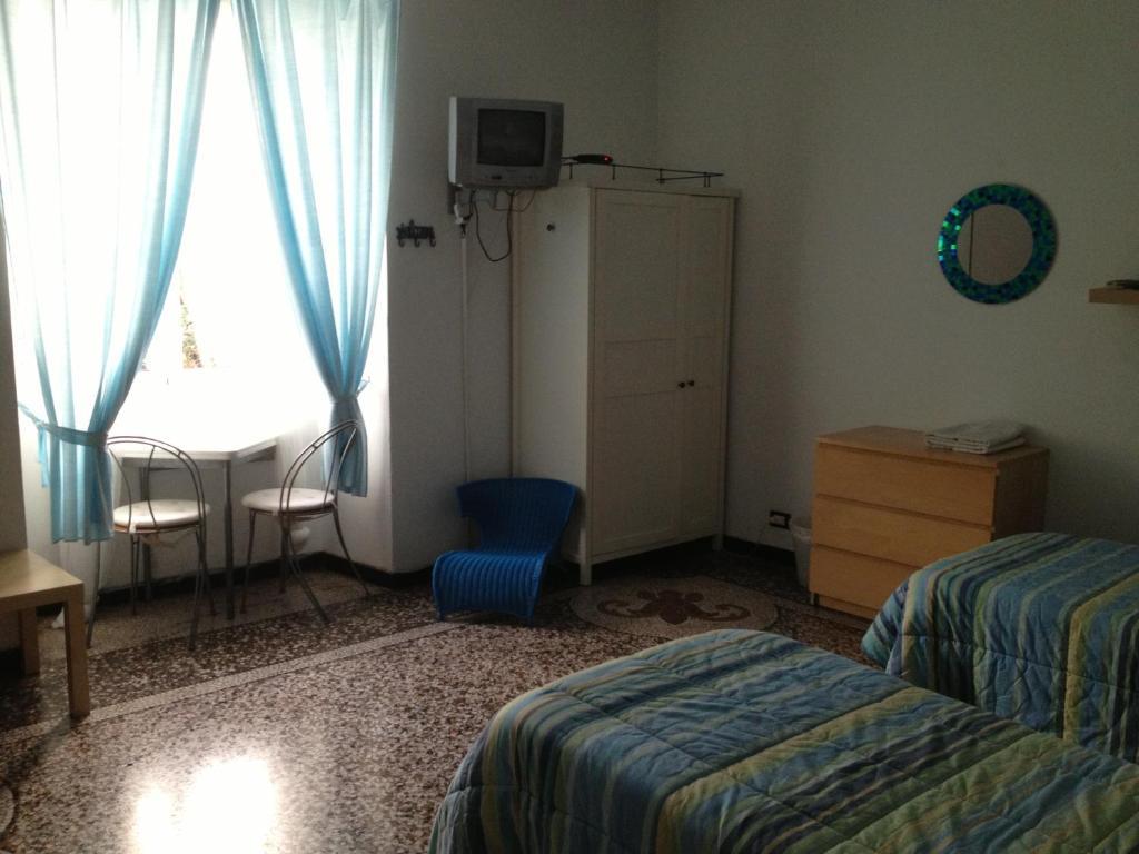 Basic Dreibettzimmer mit Gemeinschaftsbad